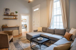 Remodeled Modern Home - private backyard & games!